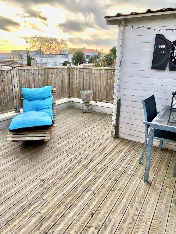 Chaleureux T2 30 M2 Et Sa Terrasse Bois 18 M2 Apartment La Rochelle  Bagian luar foto