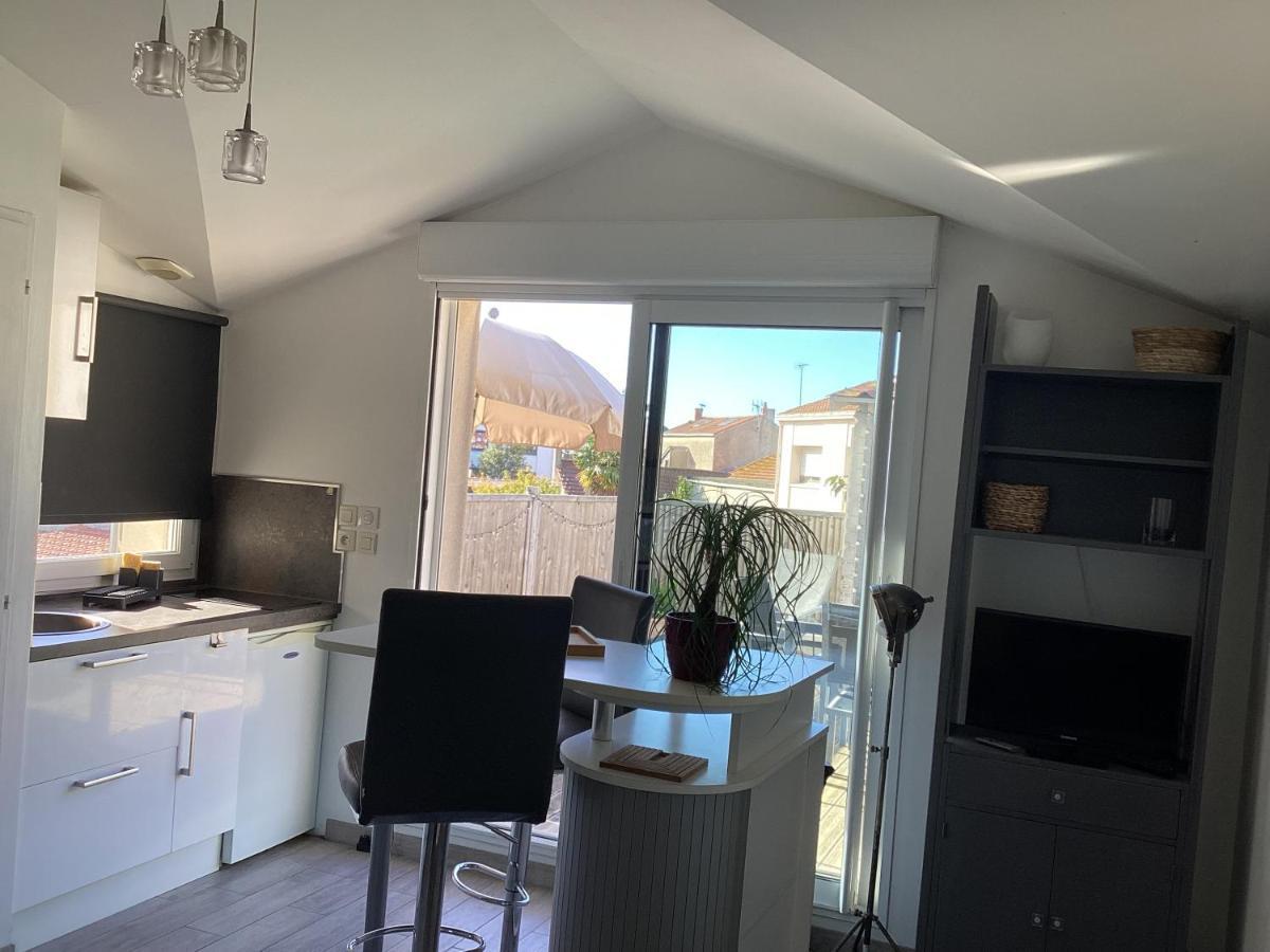 Chaleureux T2 30 M2 Et Sa Terrasse Bois 18 M2 Apartment La Rochelle  Bagian luar foto