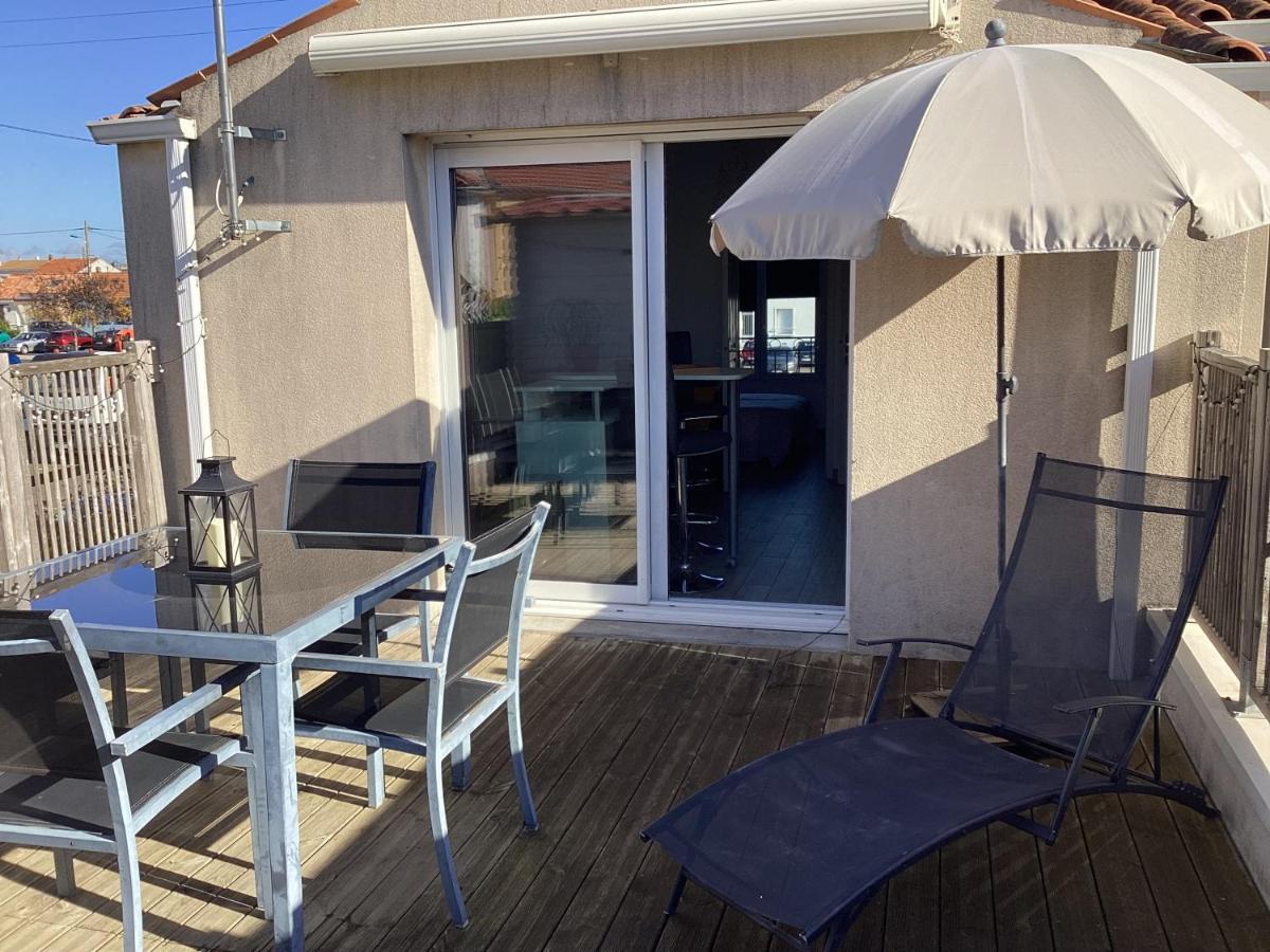 Chaleureux T2 30 M2 Et Sa Terrasse Bois 18 M2 Apartment La Rochelle  Bagian luar foto